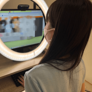 副業の23歳社会人でもライバーラビットの運営体制やライブチャット環境によって月間30万円も稼げるのが博多チャットレディの老舗の実績です。