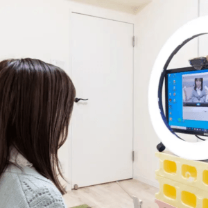 副業の25歳会社員でも身バレの心配なくライブチャットで月に20万円前後を安定して稼げるのが博多チャットレディの老舗ライバーラビットです。