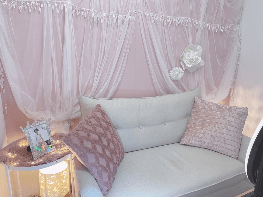 ライバーラビットはスタジオの全室が完全個室。ライブチャットに集中できる環境がチャットレディに支持されています。